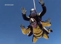 Υπερήλικας μπήκε στο ρεκόρ Γκίνες – Έκανε sky-diving στα 101 του χρόνια (vid)