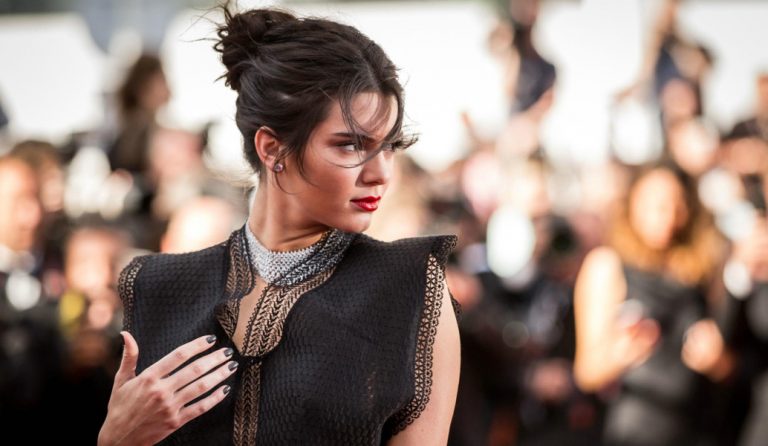 Μπαρ στη Νέα Υόρκη “έκραξε” την Kendall Jenner επειδή δεν άφησε φιλοδώρημα! (pic)