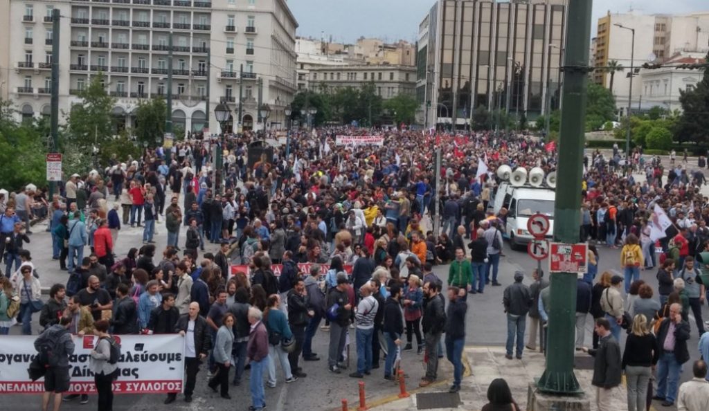(upd) Χιλιάδες διαδηλωτές στο κέντρο της Αθήνας διαμαρτυρήθηκαν για τα νέα μέτρα της κυβέρνησης (pics & vid)