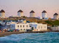 Παρατείνεται το ωράριο λειτουργίας των καταστημάτων σε Μύκονο, Σαντορίνη, Νάξο και Κω