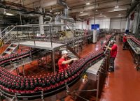 Coca-Cola: Μία ιστορία φτιαγμένη από πολλά χέρια, όπως του Δημήτρη