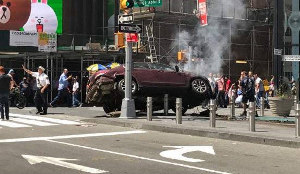 Όχημα παρέσυρε πεζούς στην Times Square της Νέας Υόρκης – Ένας νεκρός, 13 τραυματίες )