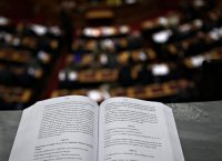 Το μνημόνιο «τελειώνει», οι μνημονιακές πολιτικές συνεχίζονται…