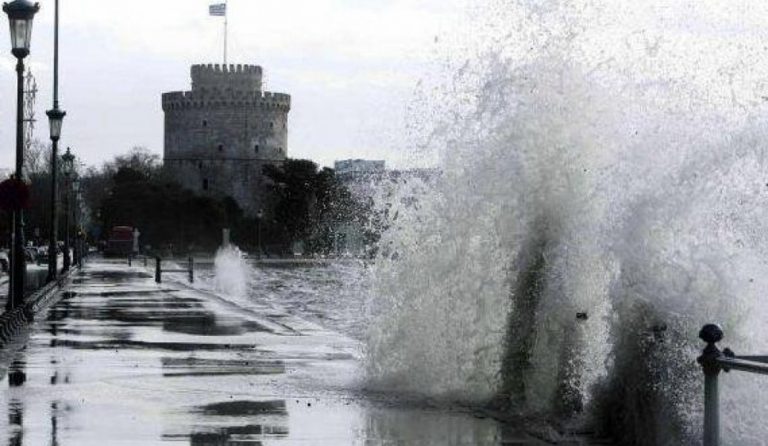 Προβλήματα και ατυχήματα στη Θεσσαλονίκη λόγω της κακοκαιρίας (pics)
