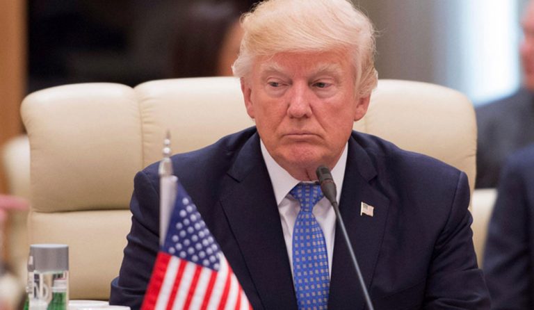 ΗΠΑ: “Πέφτει” η δημοτικότητα του D. Trump