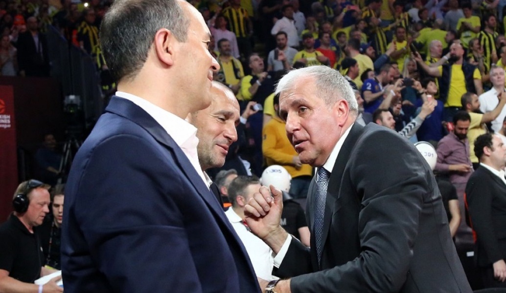 Η χειραψία του Ομπράντοβιτς με τους Αγγελόπουλους (pic)