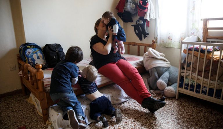 Reuters: Μια ελληνική οικογένεια μέσα στην κρίση (pics)