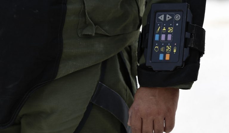 Ολοκληρώθηκε η αστυνομική επιχείρηση στο Παγκράτι, όπου εντοπίστηκε ύποπτη βαλίτσα (pics)