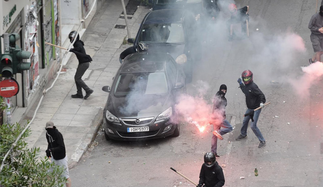 Επεισόδια στις φοιτητικές εκλογές: Μολότοφ στο Παιδαγωγικό Αθηνών (pics & vids)