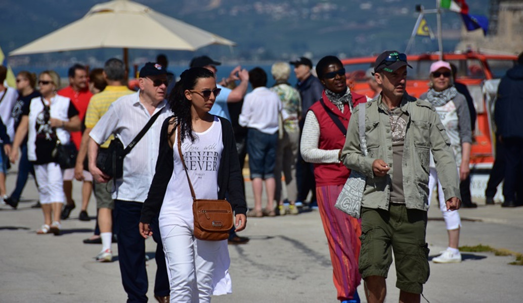 “Θερμό” καλοκαίρι για τον τουρισμό στην Ελλάδα