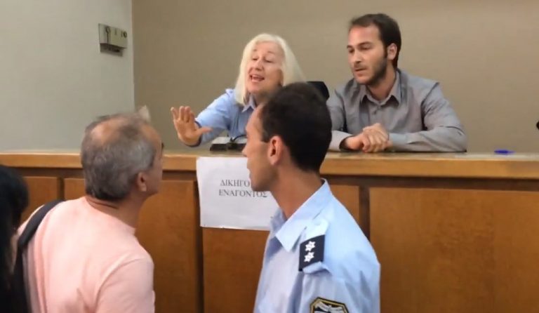 Ένταση στο Ειρηνοδικείο Θεσσαλονίκης για τους πλειστηριασμούς (vids)