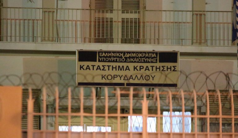 Φυλακές Κορυδαλλού: Άγνωστοι έκαψαν το αυτοκίνητο σωφρονιστικού υπαλλήλου