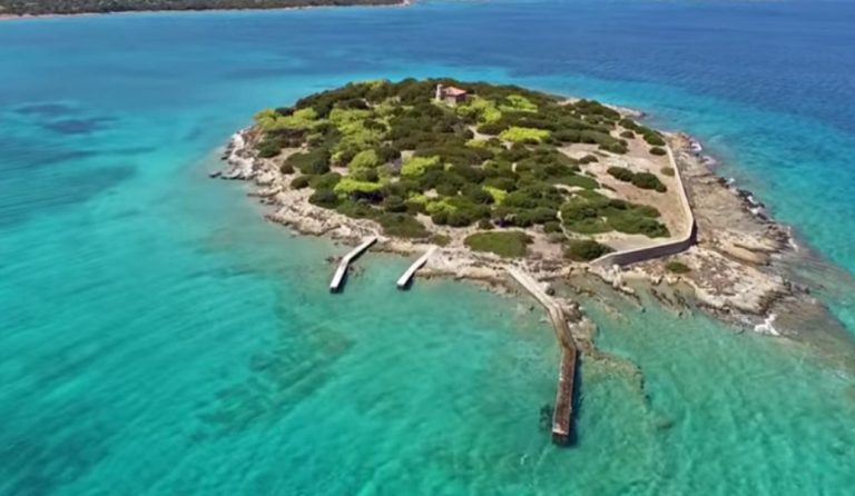 Ο απέραντος τιρκουάζ παράδεισος σε απόσταση αναπνοής από την Αθήνα (pics & vid)