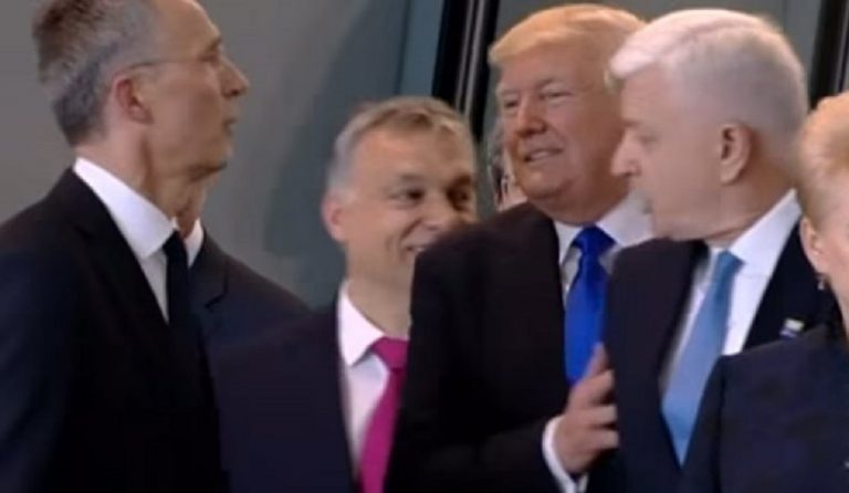 Ντόναλντ Τραμπ: Μόνος απέναντι στο παγκόσμιο οικονομικό φόρουμ