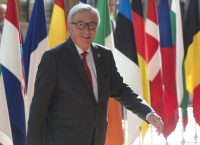 Γιούνκερ: Η Ευρωπαϊκή Επιτροπή θα προτείνει αλλαγές στον ιταλικό προϋπολογισμό εάν χρειαστεί