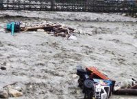 Ινδία: Ανείπωτη τραγωδία – Τουλάχιστον 67 νεκροί από τις πλημμύρες (vid)