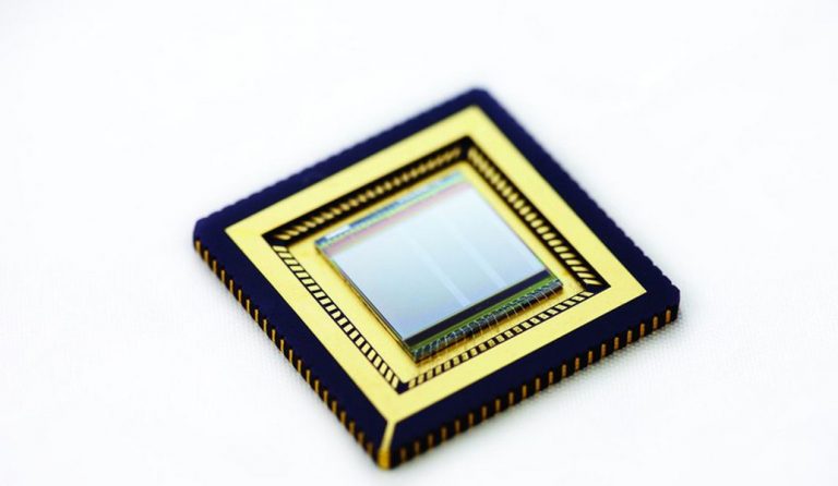 Έλληνας ερευνητής δημιούργησε πρωτοποριακή ψηφιακή κάμερα που βλέπει το… “αόρατο” (vid)