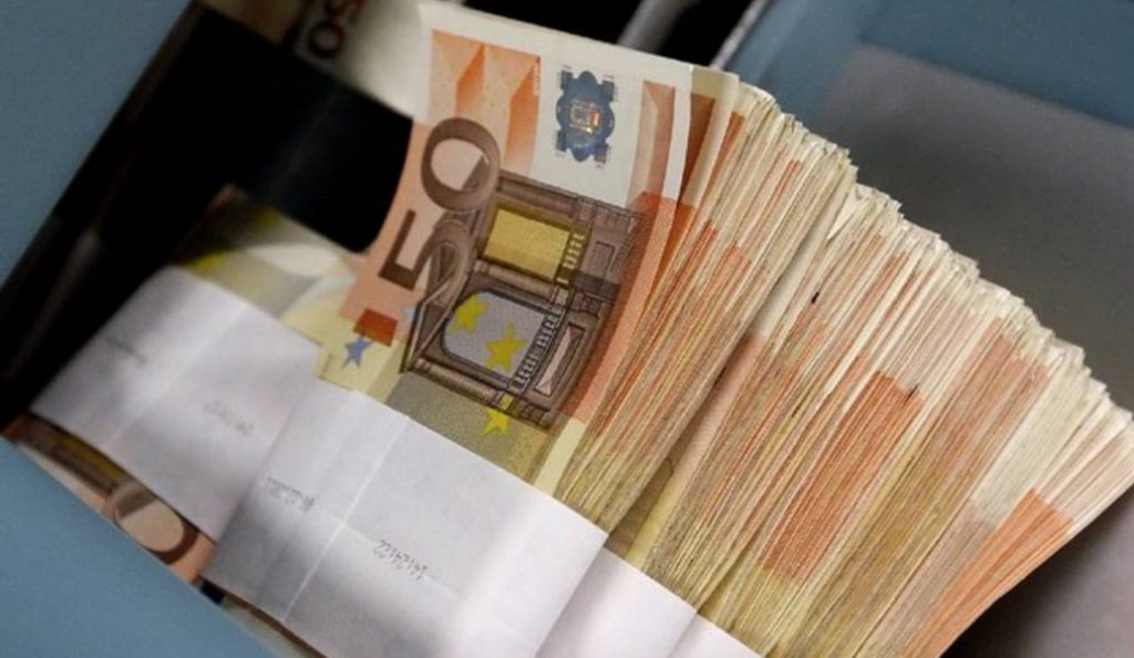 Στο μικροσκόπιο της ΑΑΔΕ 100.000 καταθέτες εξωτερικού