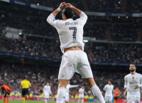 Τρομερός πιτσιρικάς προσπαθεί να μιμηθεί το “siii” του Ρονάλντο στην αυλή του σπιτιού του (vid)