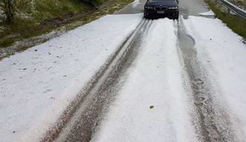 Σε χωριό των Ιωαννίνων το έστρωσε με χαλάζι (pics)