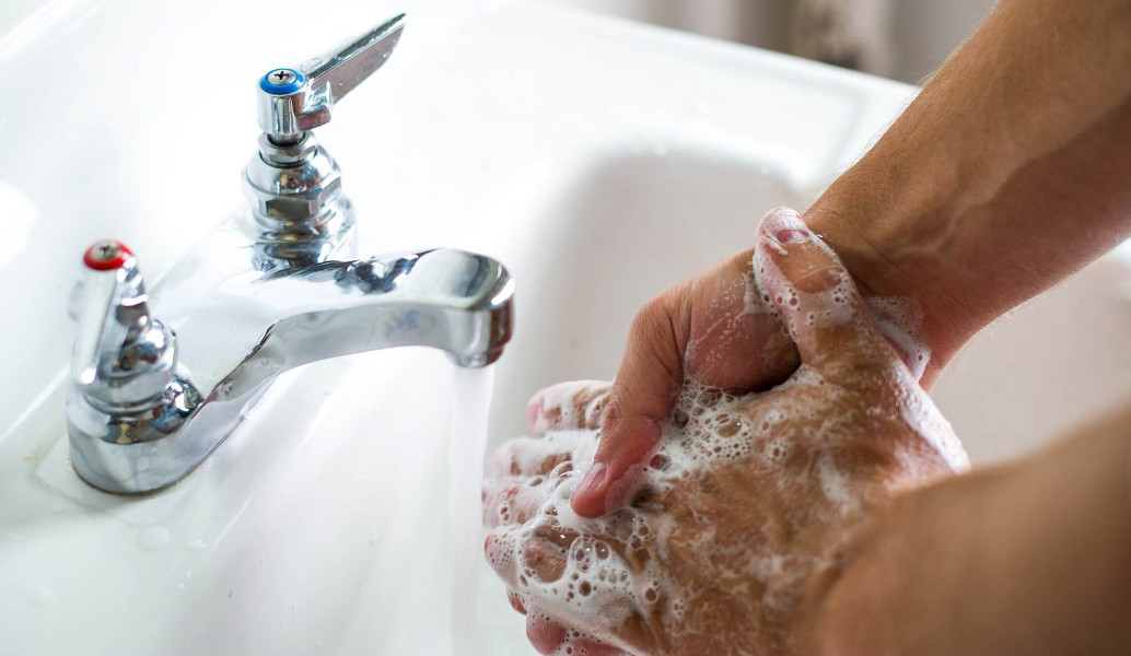 Τελικά, και το κρύο νερό σκοτώνει τα μικρόβια!