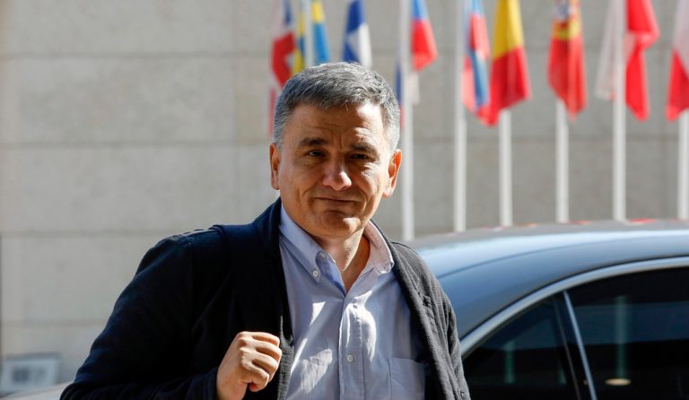 Τσακαλώτος: Θέλουμε να ελαφρύνουμε τα μεσαία στρώματα