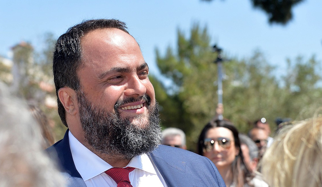 Χειραψία και κουβέντα Μαρινάκη με Ουσίγιος