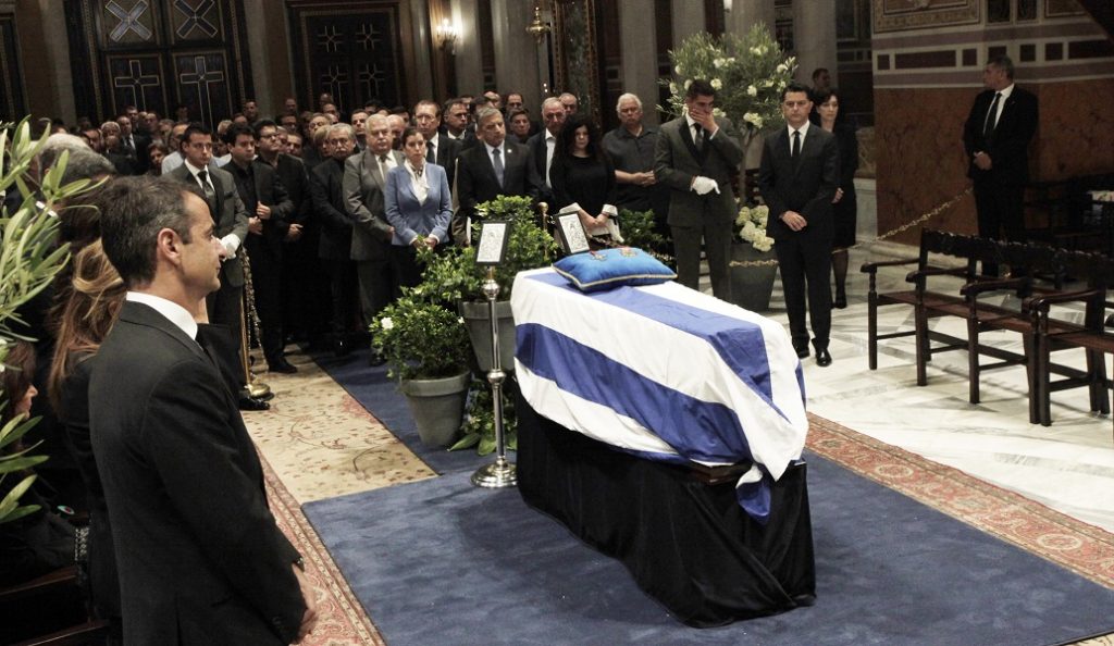 Στην Κρήτη η σορός του Κωνσταντίνου Μητσοτάκη (pics)