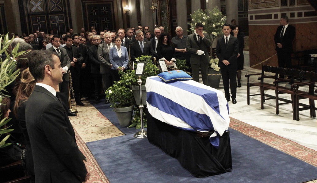 Στην Κρήτη η σορός του Κωνσταντίνου Μητσοτάκη (pics)