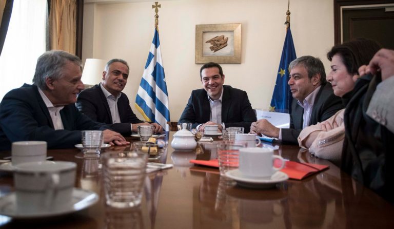 Εξαγγελίες Τσίπρα από το ΥΠΕΣ: Έταξε λύσεις σε συμβασιούχους και αλλαγές στον Καλλικράτη