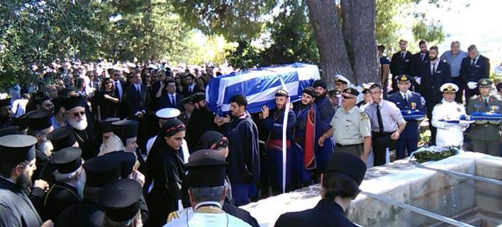 Mε το ριζίτικο “Σε ψηλό βουνό” αποχαιρετά η Κρήτη τον Κωνσταντίνο Μητσοτσάκη