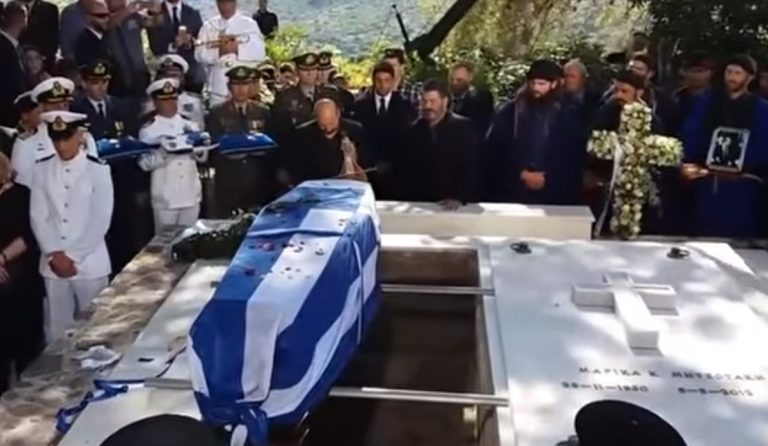 Η Κρήτη αποχαιρέτησε τον Κωνσταντίνο Μητσοτάκη με μπαλωθιές και ριζίτικα