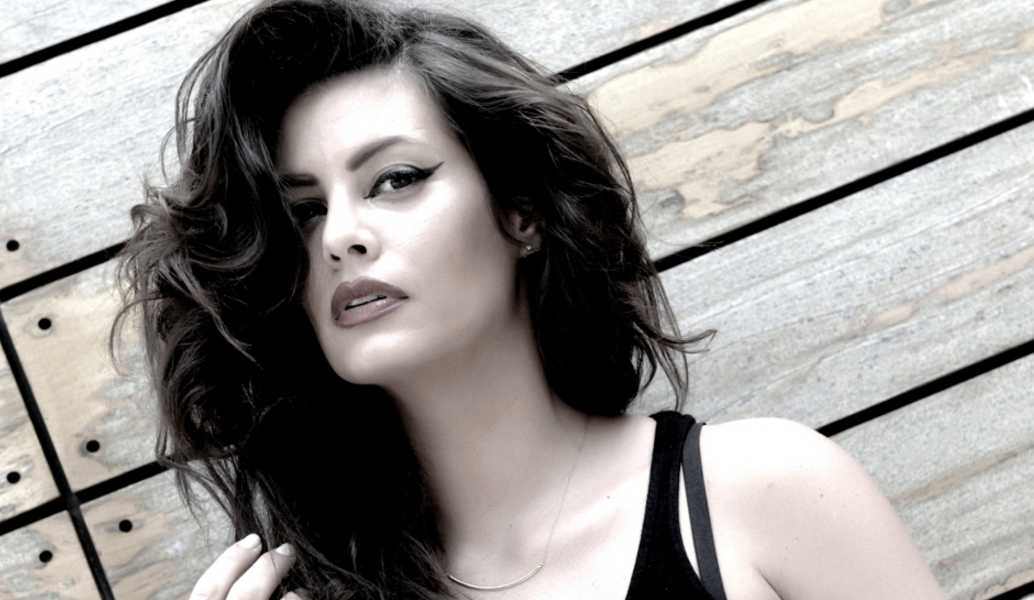Μαρία Κορινθίου: Topless στην παράσταση “Γοργόνες και Μάγκες” – Με λίγα στρας στα επίμαχα σημεία (pics)
