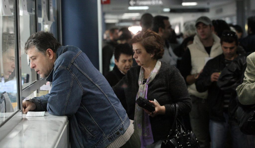 Αγγίζουν το 72,45% οι κρατήσεις από φόρους και εισφορές!