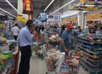 Πανικός στο Κατάρ – Οι πολίτες αδειάζουν τα σούπερ μάρκετ (pics)