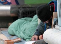 Γαλλία: Μεθυσμένος δήμαρχος απείλησε άστεγους με ιαπωνικό σπαθί