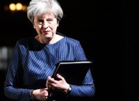 Βρετανικές εκλογές: Οι τελικές δημοσκοπήσεις “δείχνουν” νίκη της Μέι