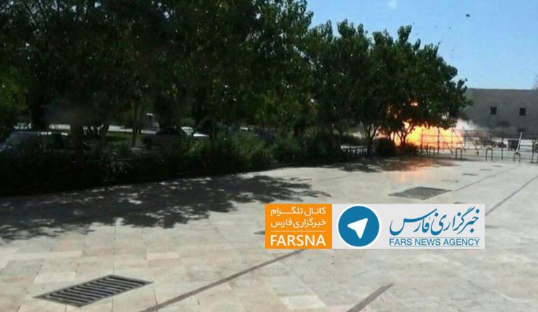 Γυναίκα καμικάζι ανατινάχθηκε στο μαυσωλείο Χομεϊνί (pics & vid)