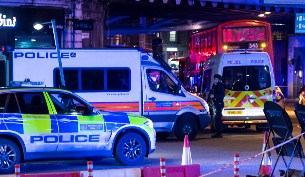 Βίντεο-ντοκουμέντο: Καρέ-καρέ η στιγμή που οι αστυνομικοί σκοτώνουν τους δράστες της επίθεσης στο Λονδίνο