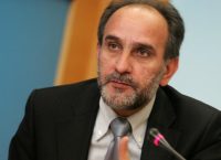 Αποδοκιμασίες κατά Κατσιφάρα από μέλη του ΚΙΝΑΛ: “Έξω οι Συριζαίοι”