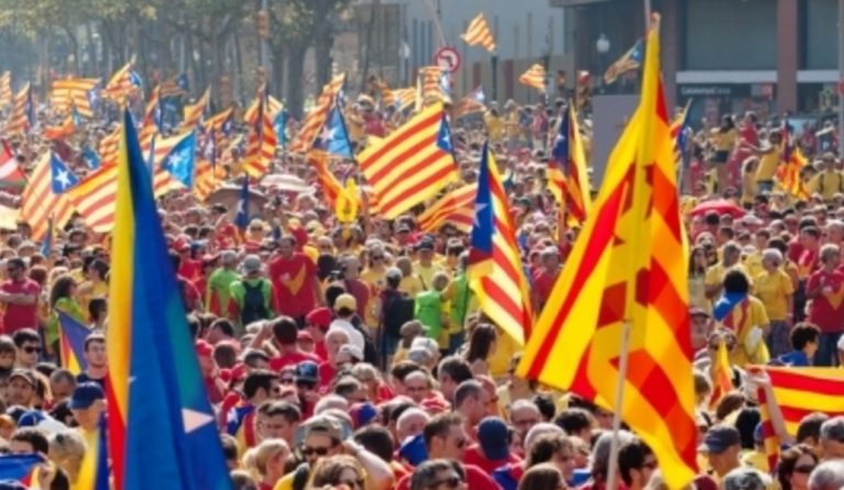 Καταλονία: Ο αυτονομιστής πρόεδρος ζητά μεσολάβηση για τη σύγκρουση με τη Μαδρίτη