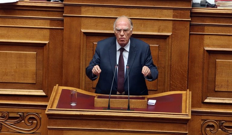 Λεβέντης: Η Βουλή υποχρεώνεται να ψηφίσει γελοία πράγματα υπό τη μορφή τροπολογιών