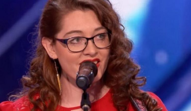Υπέροχο: Κωφή τραγουδίστρια καταπλήσσει στο “America’s Got Talent 2017”
