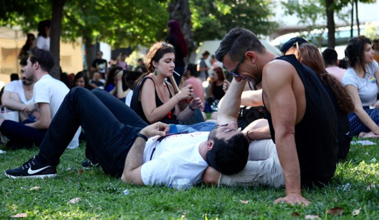 Athens Pride 2017: Η Αθήνα γέμισε χρώματα και αγάπη (pics & vid)
