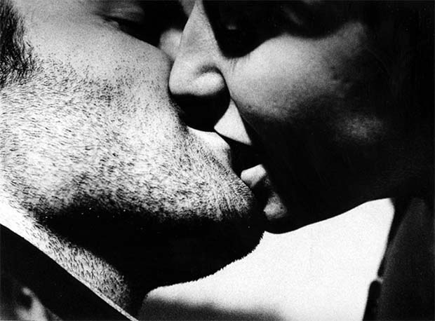 Πώς θα καταλάβεις ότι ενδιαφέρεται για σένα, ανάλογα με το ζώδιό του