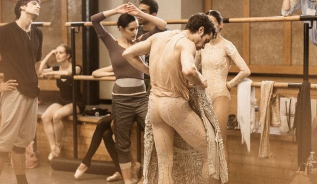 Μια μοναδική συνεργασία του “Balmain” και της “Οpera de Paris”