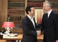 Λεμέρ σε Τσίπρα: Ελπίζω να σας φέρω τύχη με το βραχιολάκι που φοράω στο χέρι μου από την Αμοργό