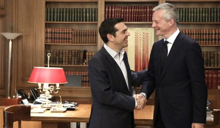 Λεμέρ σε Τσίπρα: Ελπίζω να σας φέρω τύχη με το βραχιολάκι που φοράω στο χέρι μου από την Αμοργό