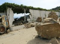 Εκκενώνεται το χωριό Βρίσα μετά τον σεισμό