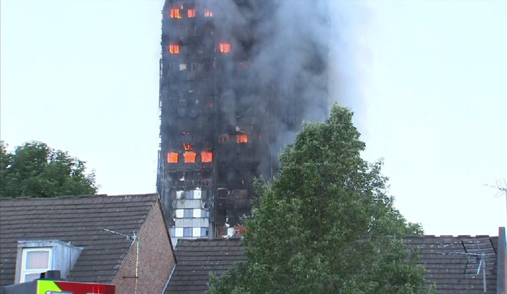 Λονδίνο: Μέσα σε 15 λεπτά ο πύργος έγινε… μπουρλότο